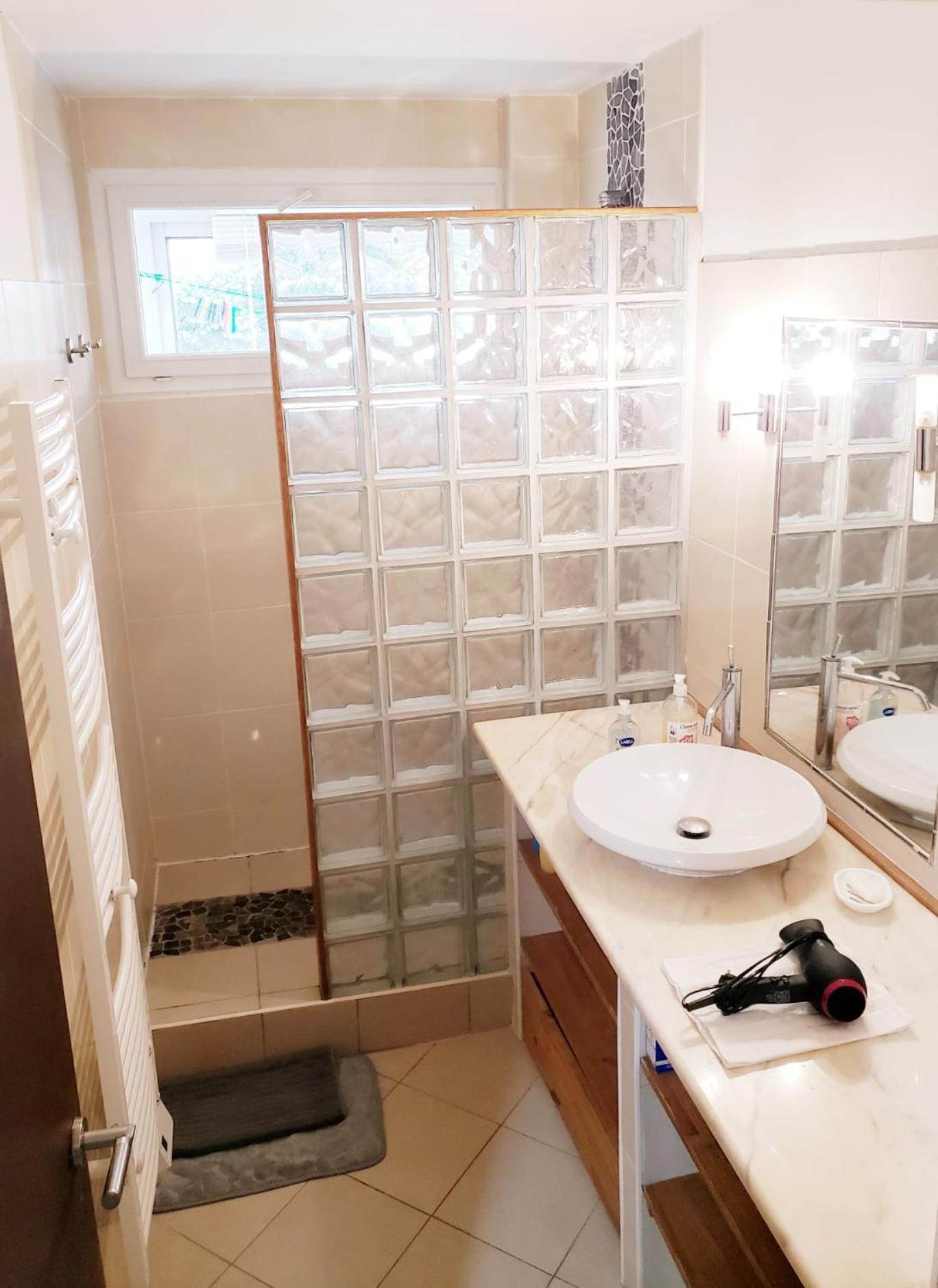 Air Conditioned Residential Suite From 1 To 6 - Bathtubs In Rooms - Self-Arrival - Wifi - Laundry - Parking Avignon Exteriér fotografie